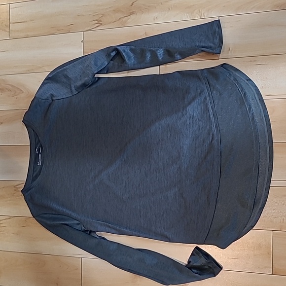 Under Armour Tops - Under Armour women's medium grey shirt